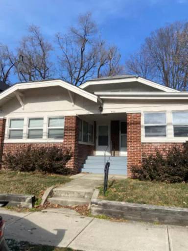 Main picture of 652 E 54th St