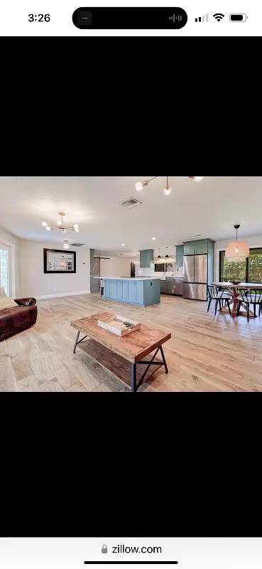Main picture of 721 SW 56th St
