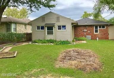 Main picture of 1916 Andover Ct