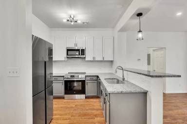 Main picture of 2400 Steeplechase Blvd