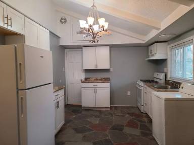 Main picture of 1427 Sellers St