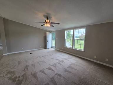 Main picture of 293 S Currituck Rd