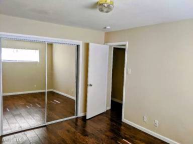 Main picture of 2732 Mesilla St NE
