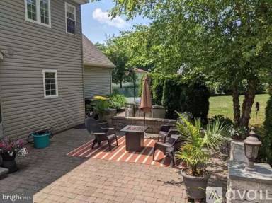 Main picture of 2155 Elm Ave