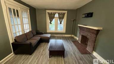 Main picture of 524 Macdade Blvd