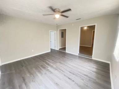 Main picture of 2344 Woodland St
