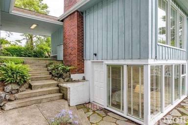 Main picture of 2038 Taft Ave