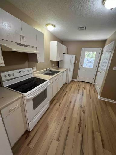 Main picture of 1784 Esther Dr