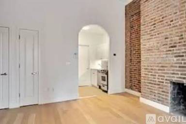 Main picture of 141 Lexington Ave