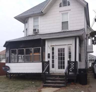 Main picture of 244 W Broadway St