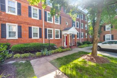 Main picture of 3047 S Columbus St