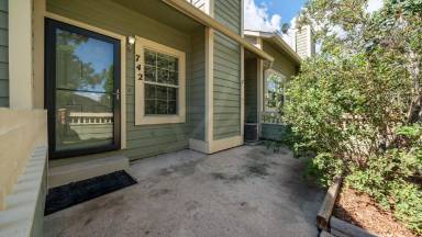 Main picture of 742 Crown Point Dr