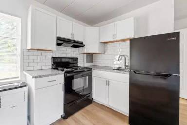 Main picture of 7382 E Main St