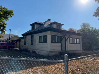 Main picture of 2528 N Hamilton St