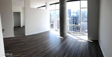 Main picture of 818 N Clark St