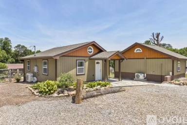 Main picture of 152 Oak Hill Rd
