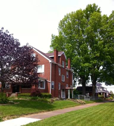 Main picture of 136 9th Ave