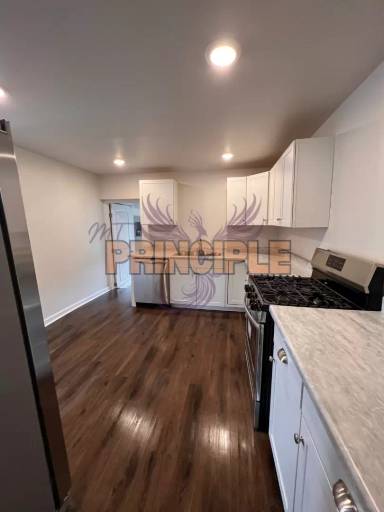 Main picture of 909 N Main St
