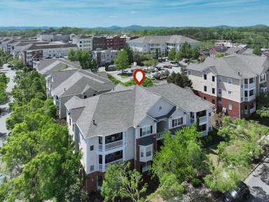 Main picture of 7003 Lenox Village Dr