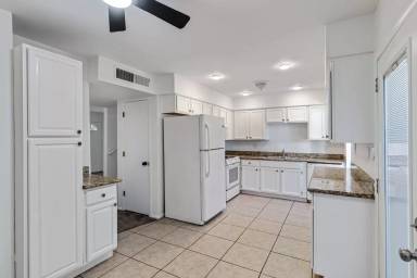 Main picture of Right Place on 43rd