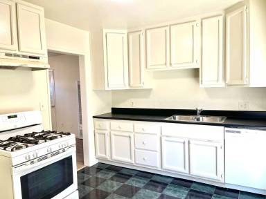 Main picture of 10639 Lind Ave