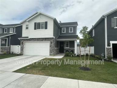 Main picture of 3199 S Claire Ave