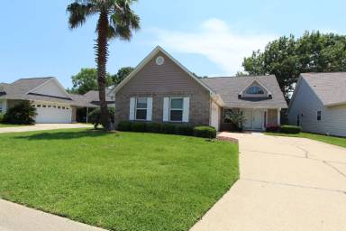 Main picture of 121 Mirabelle Cir