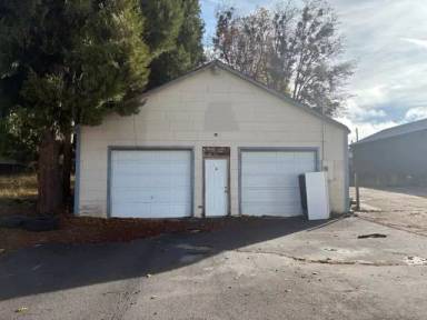 Main picture of 608 S Mount Shasta Blvd