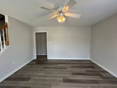 Main picture of 317 Lake Crest Ct