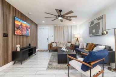 Main picture of 2145 W Fairmount Ave