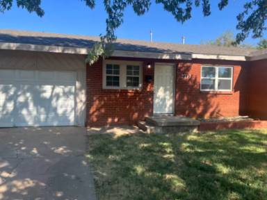 Main picture of 2711 S Woodland St