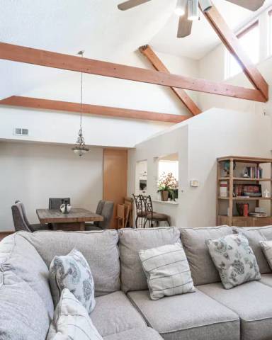 Main picture of 10 Longstream Ct