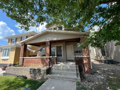 Main picture of 326 W Fowler Ave