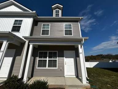 Main picture of 237 Tara Ct