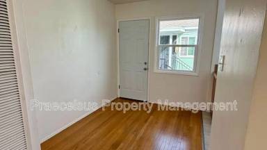 Main picture of 317 E 5th St