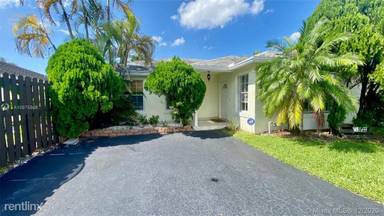 Main picture of 5722 NW 101st Ct