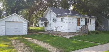 Main picture of 413 1st St SW