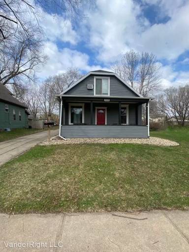 Main picture of 733 S 3rd Ave