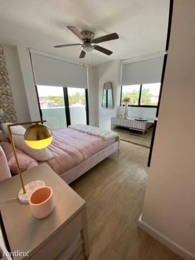 Main picture of 6700 SW 22 St