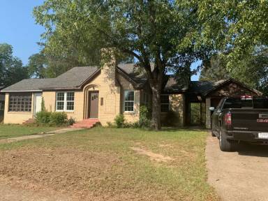Main picture of 707 S Mobberly Ave