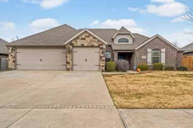 Main picture of 1302 SW Starry Sky Blvd