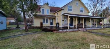 Main picture of 303 Pine St
