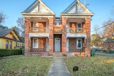 Main picture of 2241 Saint Charles Ave