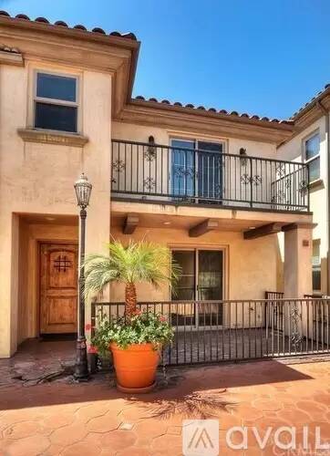 Main picture of 1727 Aviation Blvd
