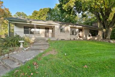 Main picture of 8730 Bailey Dr NE
