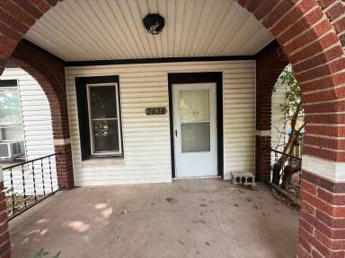 Main picture of 2432 NW 12th St