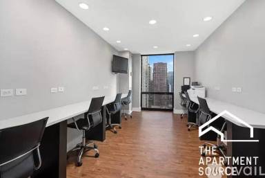 Main picture of 1120 N LaSalle Dr Apartments