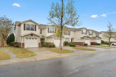 Main picture of 747 Majestic Dr