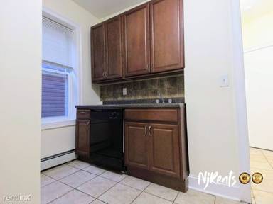Main picture of 150 Fulton Ave