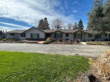 Main picture of 1665 Chris Ln